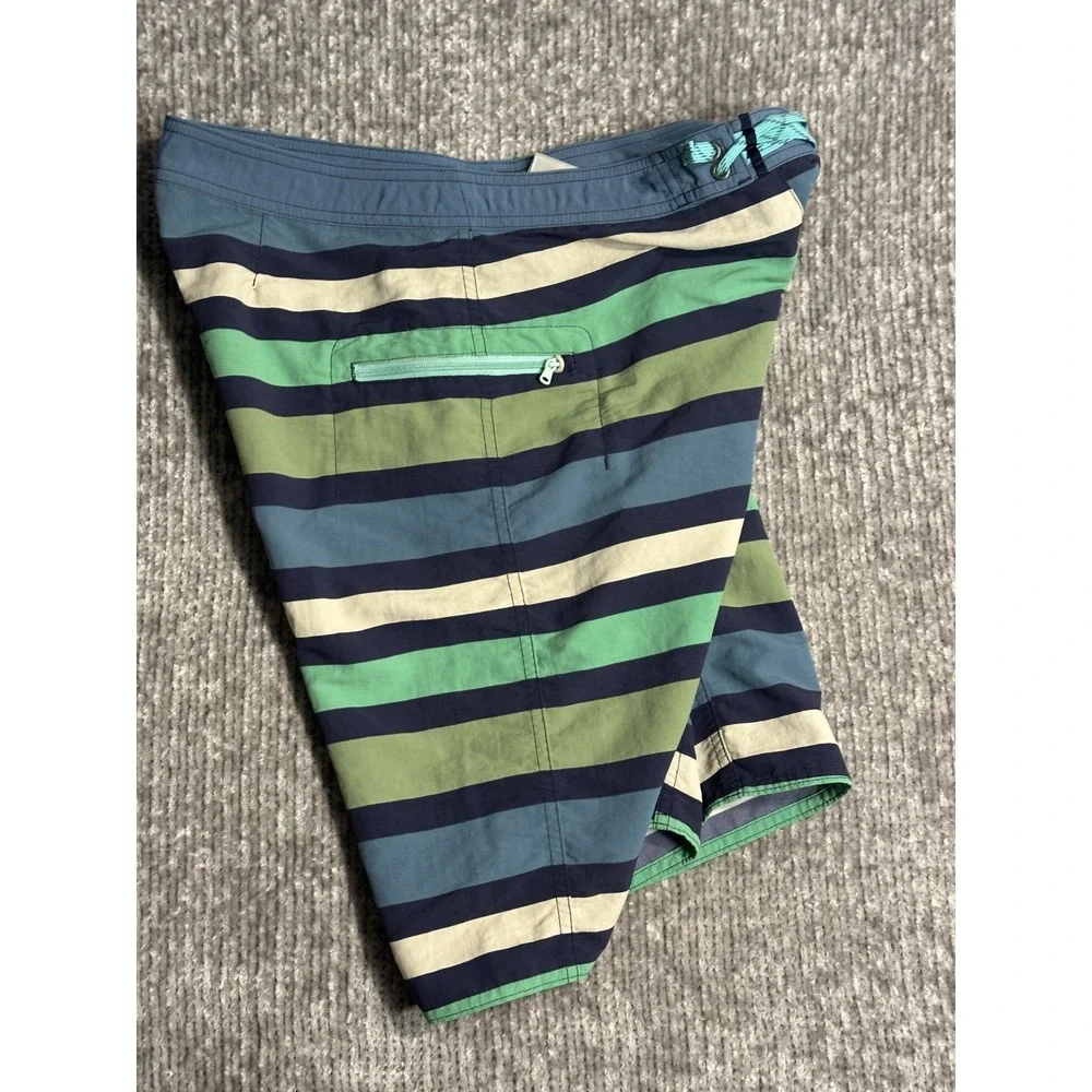 PATAGONIA BOYS BOARDSHORTS WAVEFARER WATER RIBBON BIG NETTLE GREEN 67817 SIZE 18